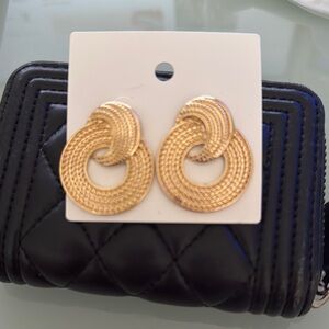 Elegant Gold Hoop Earrings